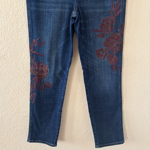 WHBM High-Rise Everyday Soft Denim™ Embroidered Straight Jeans Size 6 - Picture 5 of 13